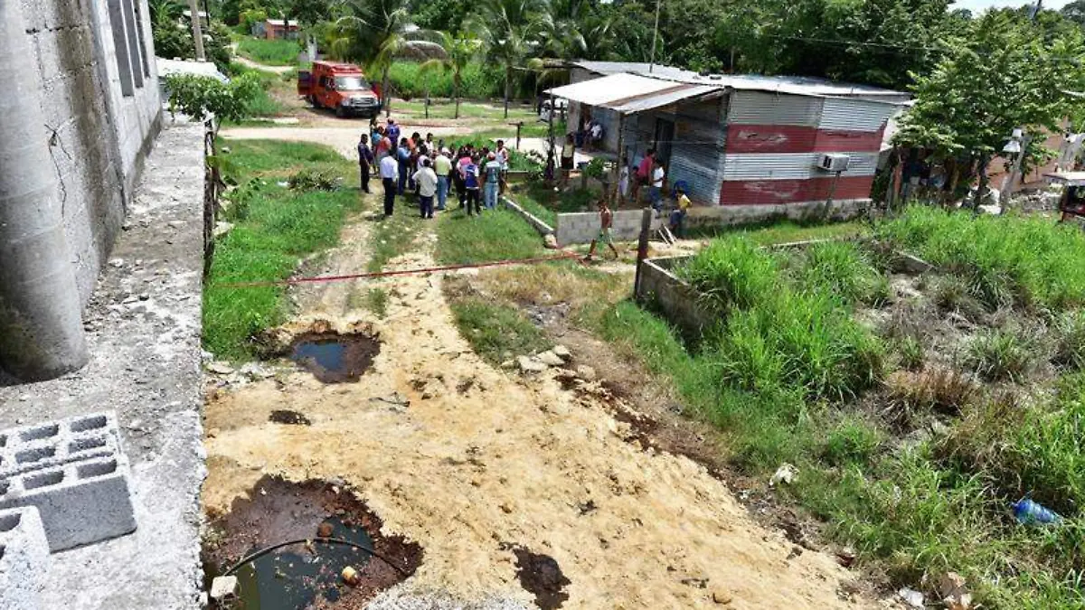 Hallan petróleo dentro de una casa en Macuspana, Tabasco efe (3)